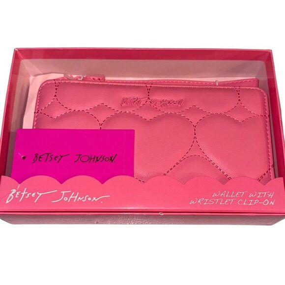 Betsey Johnson Pink Faux Leather Heart Quilted Boxed Z/A Wallet Wristlet Clutch - Picture 10 of 10